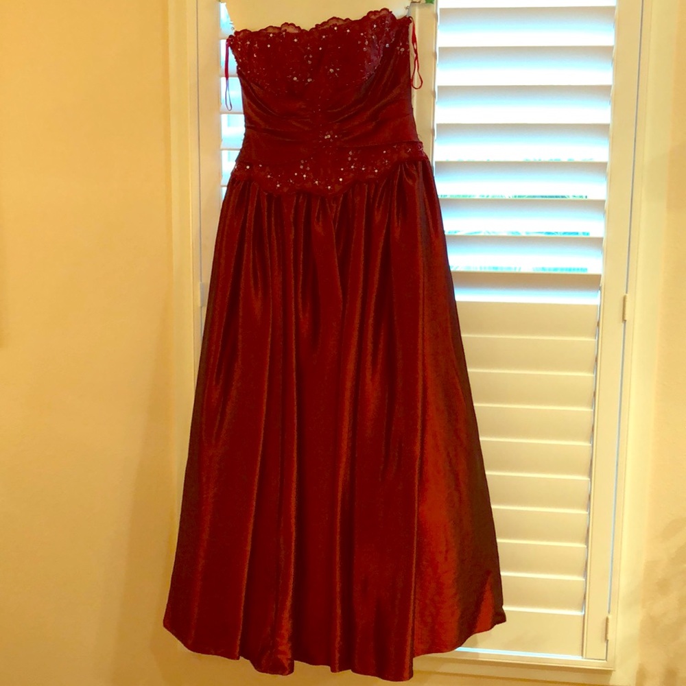 Sleeveless evening gown